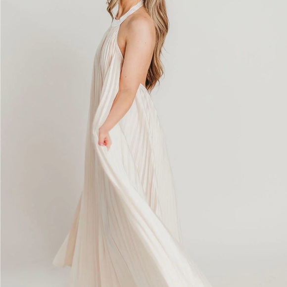 The Maren Pleated Halter Maxi Dress Backless - Greek Goddess - Size XL, Mable - Picture 4 of 10